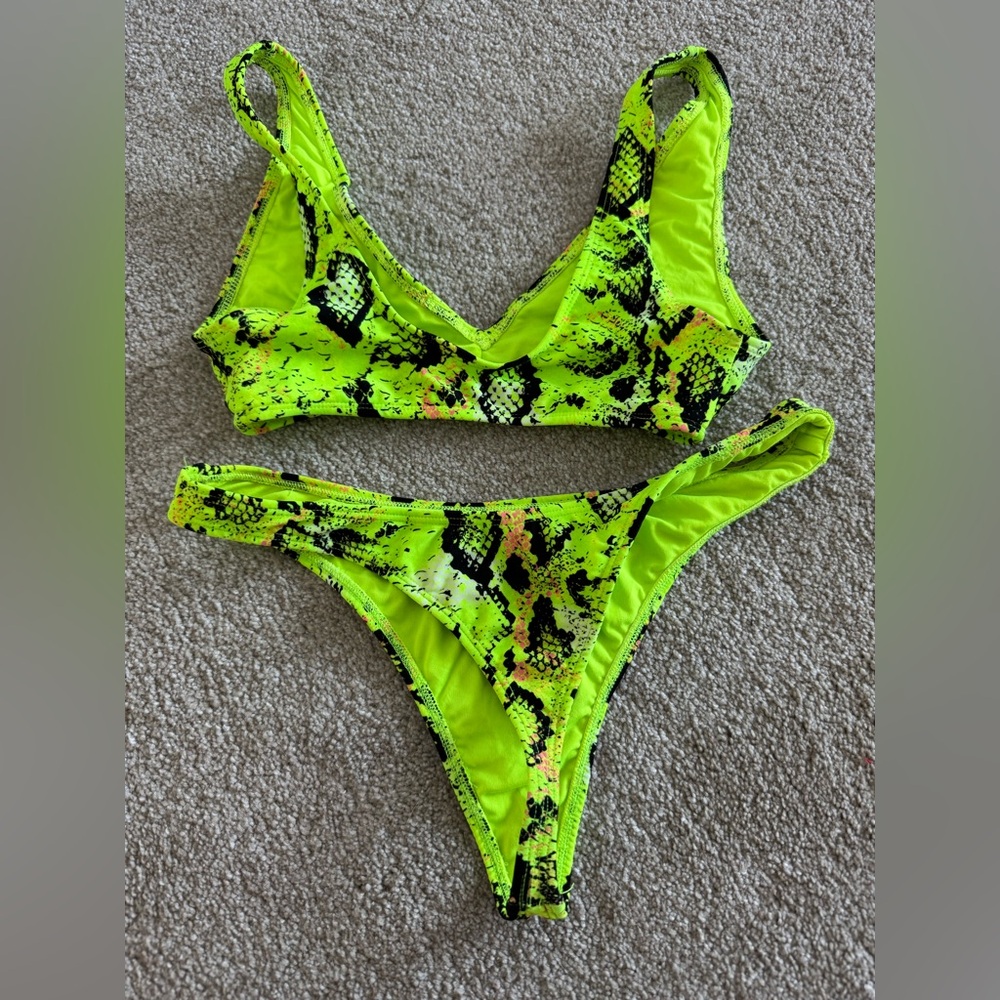 ASOS Neon bikini set - Picture 16 of 17